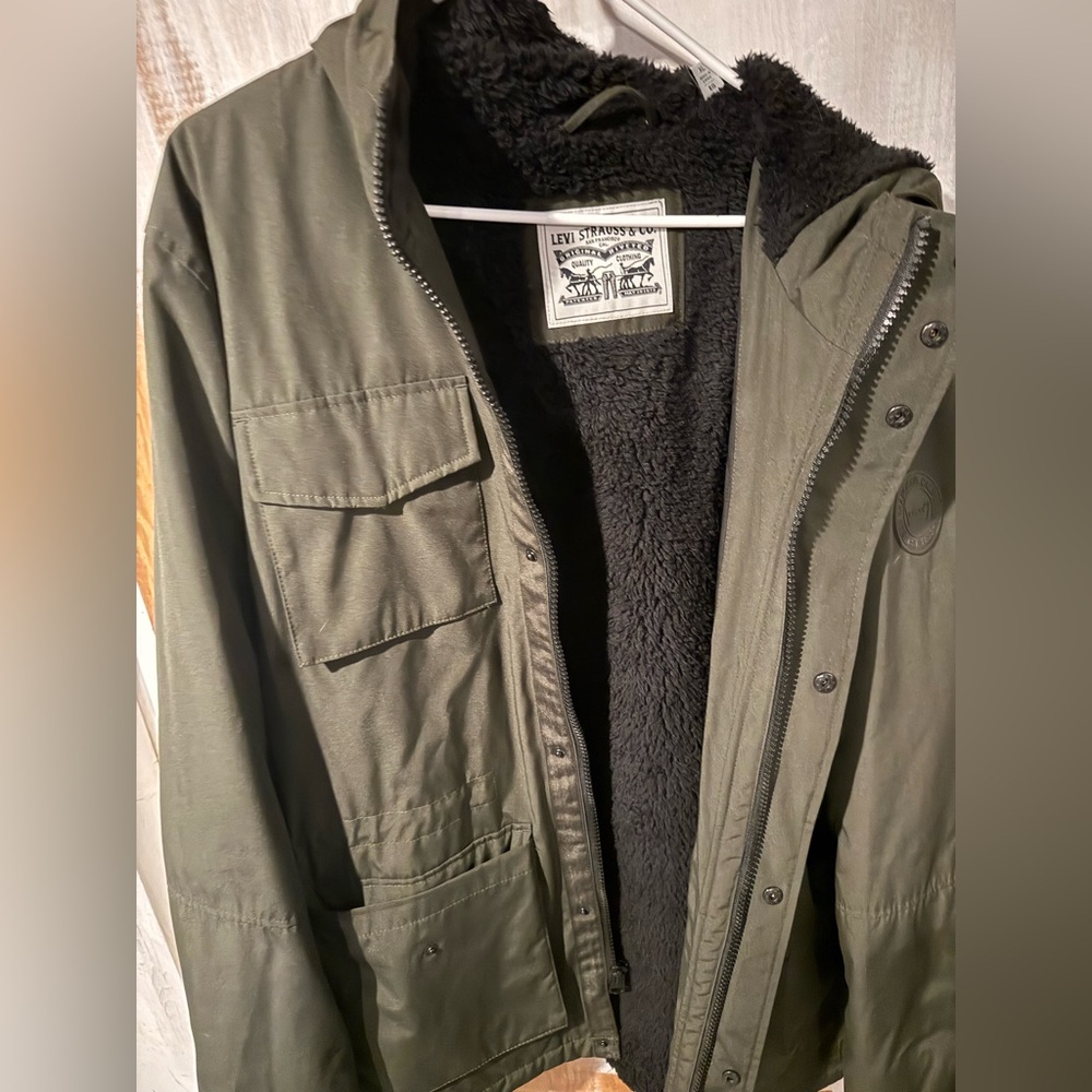 Levi's Men's Olive Hooded Field Jacket - Picture 2 of 6